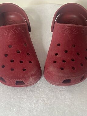 Crocs Kids Classic Slip-On Clog in Deep Red Velvet Finish Sz 1